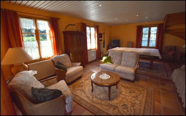 Vente en viager occupé, à Bellefont-la-Rauze (46090)156 m² habitables, maison en pierre avec dépendances, terrain de 1,25 hectare