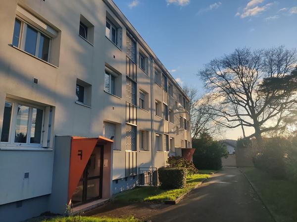 NANTES/ZOLA UN APPARTEMENT 2 CHAMBRES/GARAGE/CAVE