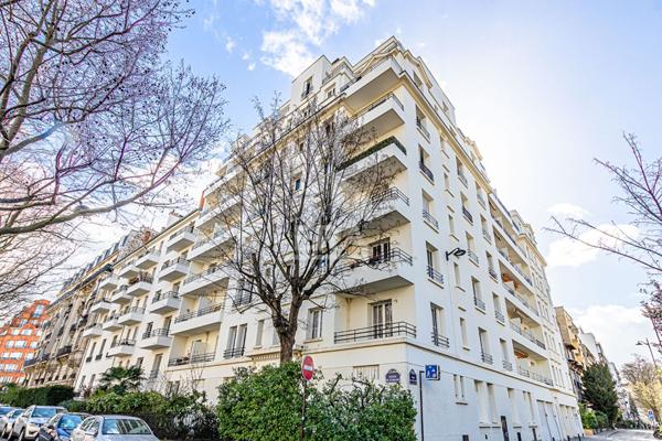STUDIO 24,50 m2 ETAGE ELEVÉ , Avenue de saint mandé