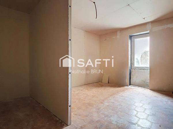 Maison de 230 m² avec cour terrasse et dépendance