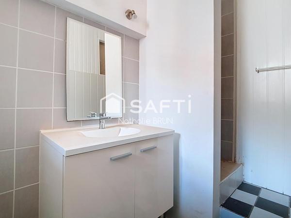 Maison de 230 m² avec cour terrasse et dépendance