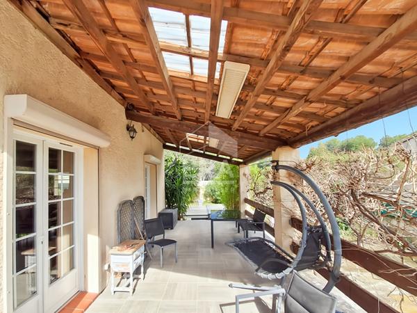 Grande Maison Rognac 6 pièce(s) avec piscine