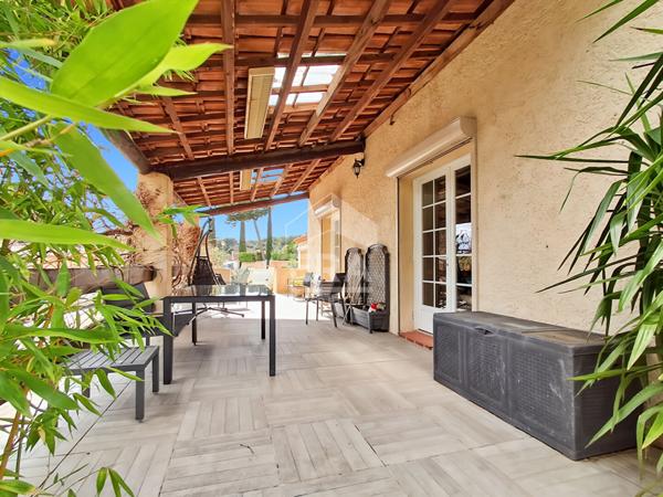 Grande Maison Rognac 6 pièce(s) avec piscine