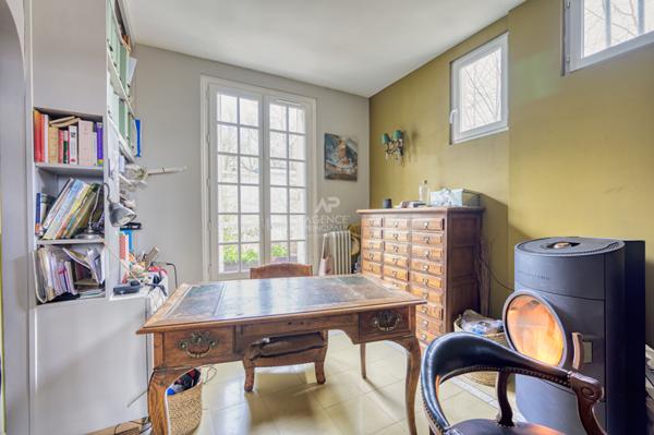 SÈVRES RIVE DROITE - MAISON AVEC JARDIN €1 630 000 ** - Référence 551-S