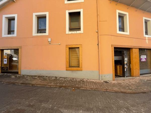 Local commercial 4 pièces T4 F4 400 m² à Gap 39 RUE SAINT AREY 05000 à louer