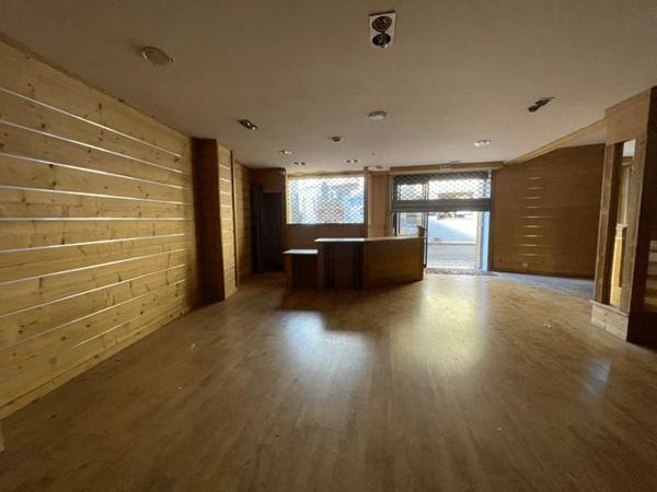 Local commercial 4 pièces T4 F4 400 m² à Gap 39 RUE SAINT AREY 05000 à louer