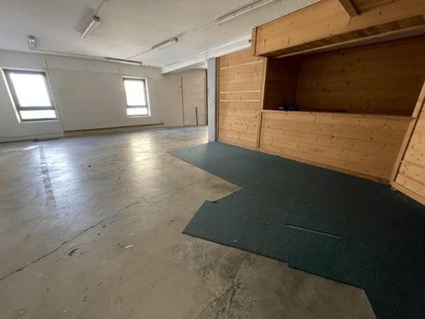 Local commercial 4 pièces T4 F4 400 m² à Gap 39 RUE SAINT AREY 05000 à louer