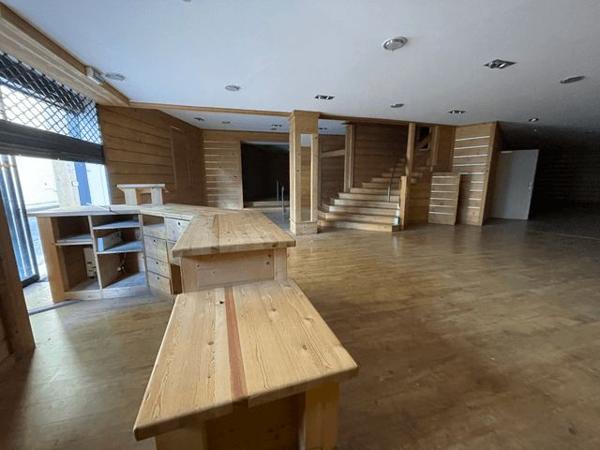 Local commercial 4 pièces T4 F4 400 m² à Gap 39 RUE SAINT AREY 05000 à louer