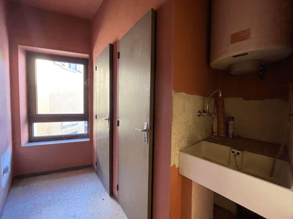 Local commercial 4 pièces T4 F4 400 m² à Gap 39 RUE SAINT AREY 05000 à louer