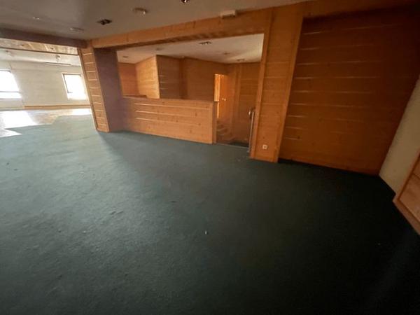 Local commercial 4 pièces T4 F4 400 m² à Gap 39 RUE SAINT AREY 05000 à louer