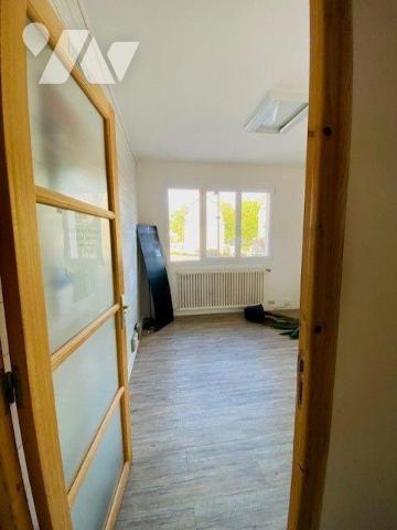 Immeuble de rapport à Vendre à Perros-Guirec (22700) en Côtes-d'Armor (22) . Cet immeuble à usa...