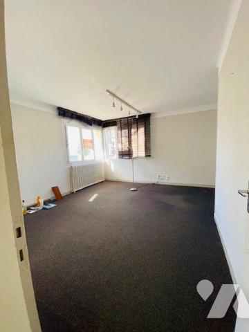 Immeuble de rapport à Vendre à Perros-Guirec (22700) en Côtes-d'Armor (22) . Cet immeuble à usa...