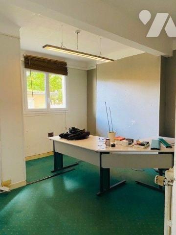 Immeuble de rapport à Vendre à Perros-Guirec (22700) en Côtes-d'Armor (22) . Cet immeuble à usa...