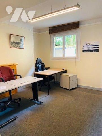 Immeuble de rapport à Vendre à Perros-Guirec (22700) en Côtes-d'Armor (22) . Cet immeuble à usa...