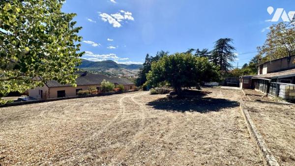 Terrain à bâtir avec maison de vigne 1119 m²