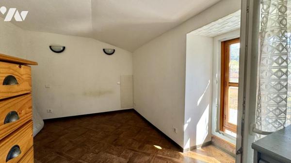 Terrain à bâtir avec maison de vigne 1119 m²