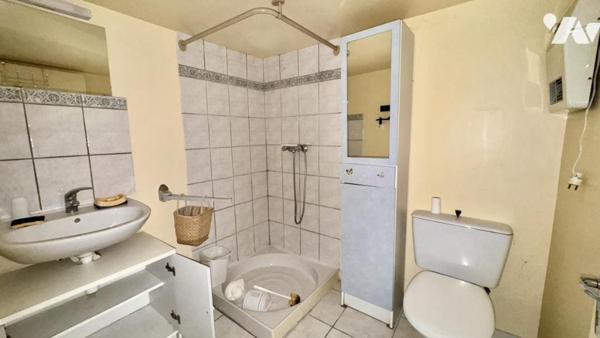 Terrain à bâtir avec maison de vigne 1119 m²