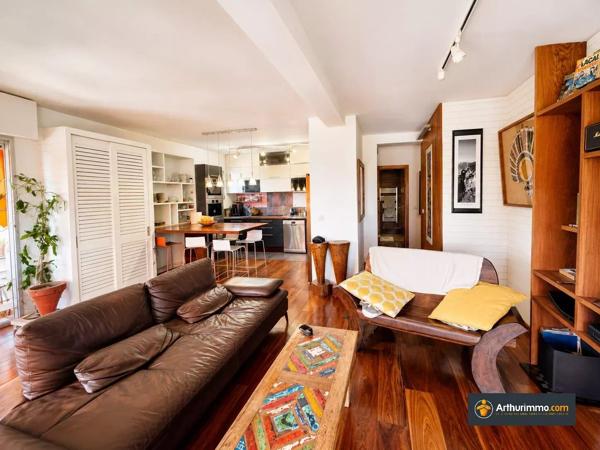 Vente                                                      Appartement
                        
                     4 pièces                      89 m2                     à Saint-Laurent-du-Var