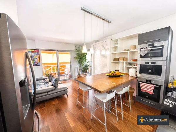 Vente                                                      Appartement
                        
                     4 pièces                      89 m2                     à Saint-Laurent-du-Var