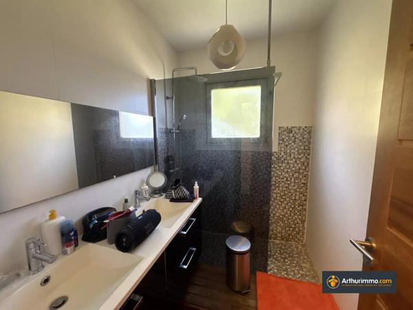 Vente                                                      Appartement
                        
                     4 pièces                      89 m2                     à Saint-Laurent-du-Var