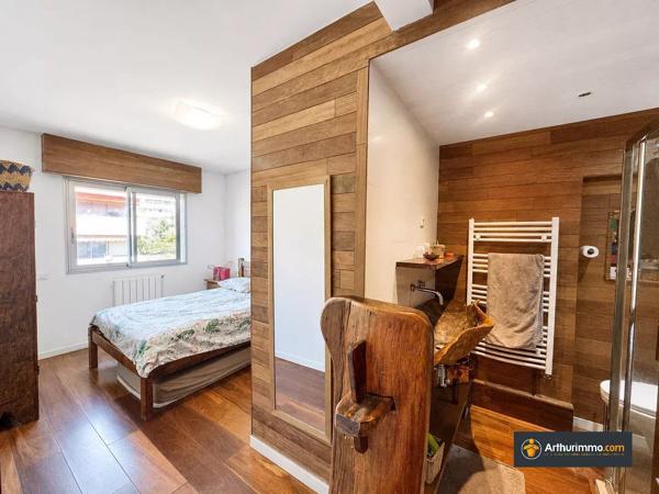 Vente                                                      Appartement
                        
                     4 pièces                      89 m2                     à Saint-Laurent-du-Var