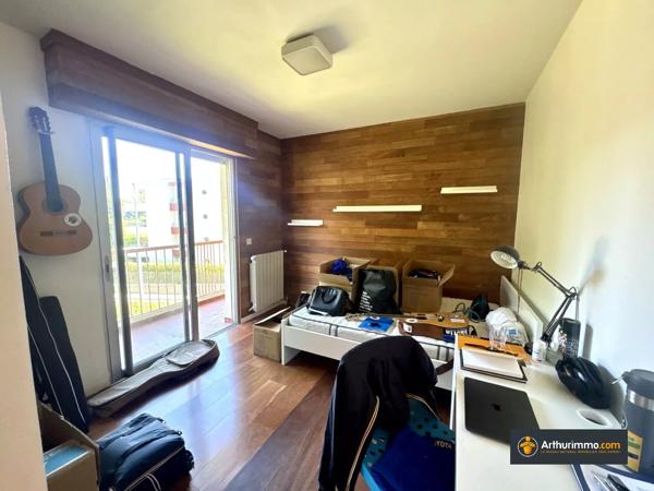 Vente                                                      Appartement
                        
                     4 pièces                      89 m2                     à Saint-Laurent-du-Var