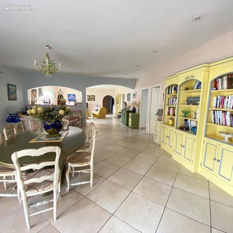 Maison 7 pièces - 235 m²