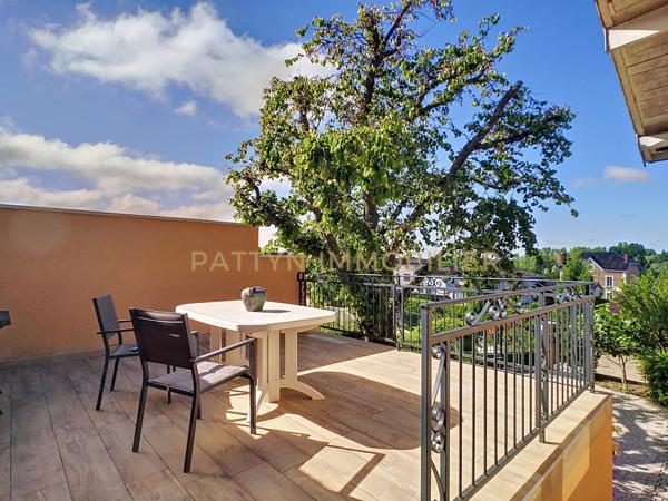 Montmerle-sur-Saône (01090) Maison de charme avec vue panoramique et dépendances à Montmerle-sur-Saône