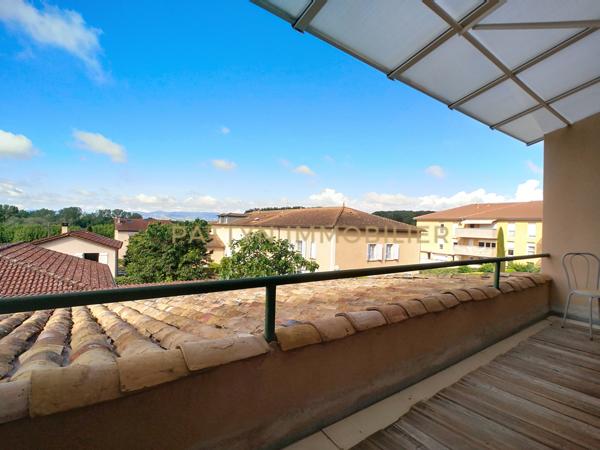 Montmerle-sur-Saône (01090) Maison de charme avec vue panoramique et dépendances à Montmerle-sur-Saône