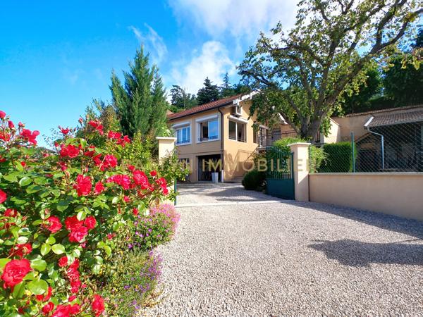 Montmerle-sur-Saône (01090) Maison de charme avec vue panoramique et dépendances à Montmerle-sur-Saône