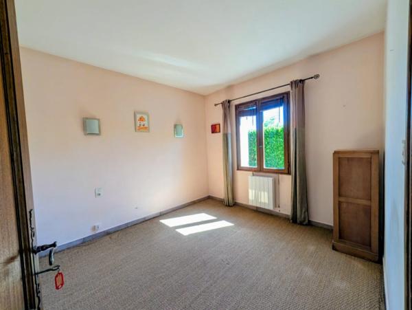EXCLUSIVITÉ – Charmante maison de plain-pied avec jardin arboré