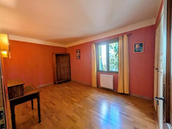 EXCLUSIVITÉ – Charmante maison de plain-pied avec jardin arboré