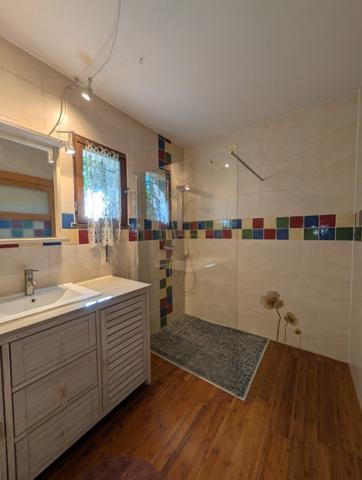EXCLUSIVITÉ – Charmante maison de plain-pied avec jardin arboré