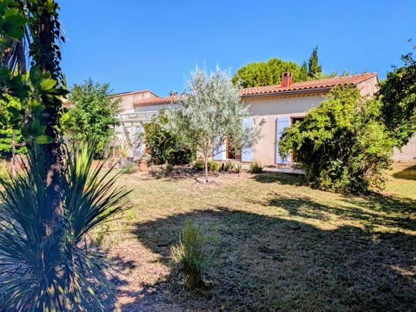 EXCLUSIVITÉ – Charmante maison de plain-pied avec jardin arboré