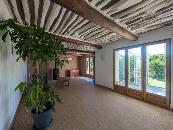 EXCLUSIVITÉ – Charmante maison de plain-pied avec jardin arboré