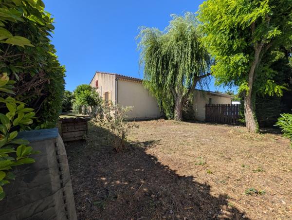 EXCLUSIVITÉ – Charmante maison de plain-pied avec jardin arboré