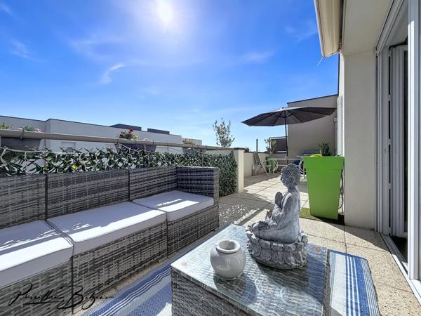 Appartement à vendre 5 pièces SAINT FONS (69🏡 SAINT-FONS – T5 DERNIER de 104 m² ÉTAGE AVEC TERRASSE 26 m² – RÉSIDENCE RÉCENTE