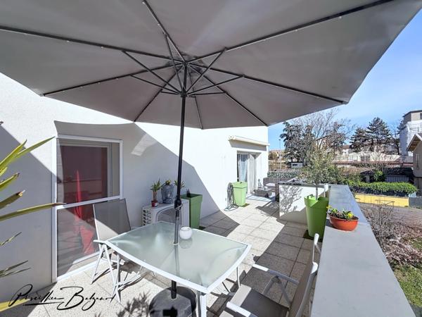 Appartement à vendre 5 pièces SAINT FONS (69🏡 SAINT-FONS – T5 DERNIER de 104 m² ÉTAGE AVEC TERRASSE 26 m² – RÉSIDENCE RÉCENTE
