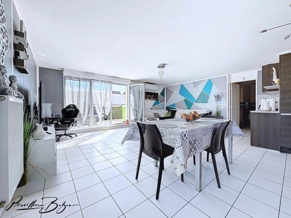 Appartement à vendre 5 pièces SAINT FONS (69🏡 SAINT-FONS – T5 DERNIER de 104 m² ÉTAGE AVEC TERRASSE 26 m² – RÉSIDENCE RÉCENTE