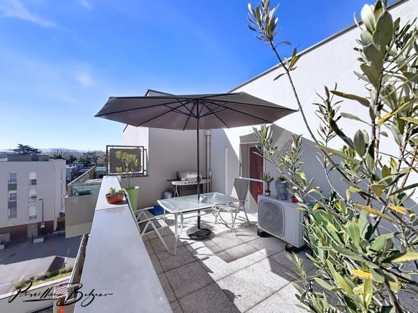 Appartement à vendre 5 pièces SAINT FONS (69🏡 SAINT-FONS – T5 DERNIER de 104 m² ÉTAGE AVEC TERRASSE 26 m² – RÉSIDENCE RÉCENTE
