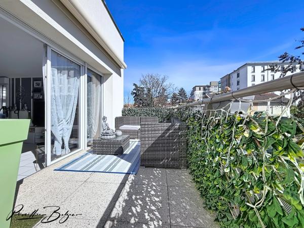Appartement à vendre 5 pièces SAINT FONS (69🏡 SAINT-FONS – T5 DERNIER de 104 m² ÉTAGE AVEC TERRASSE 26 m² – RÉSIDENCE RÉCENTE