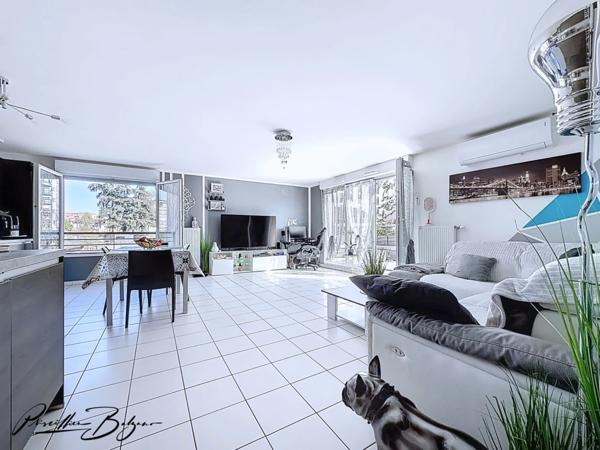 Appartement à vendre 5 pièces SAINT FONS (69🏡 SAINT-FONS – T5 DERNIER de 104 m² ÉTAGE AVEC TERRASSE 26 m² – RÉSIDENCE RÉCENTE