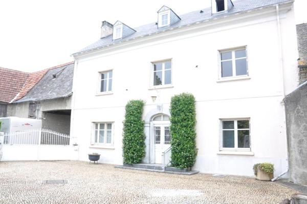 AUREILHAN ANCIEN CORPS DE FERME  AVEC DEPENDANCES  Terrain de 1300 m2