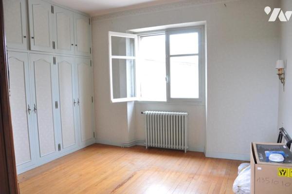 AUREILHAN ANCIEN CORPS DE FERME  AVEC DEPENDANCES  Terrain de 1300 m2