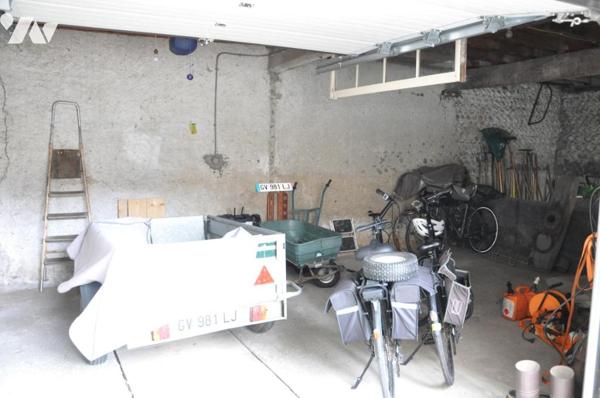 AUREILHAN ANCIEN CORPS DE FERME  AVEC DEPENDANCES  Terrain de 1300 m2