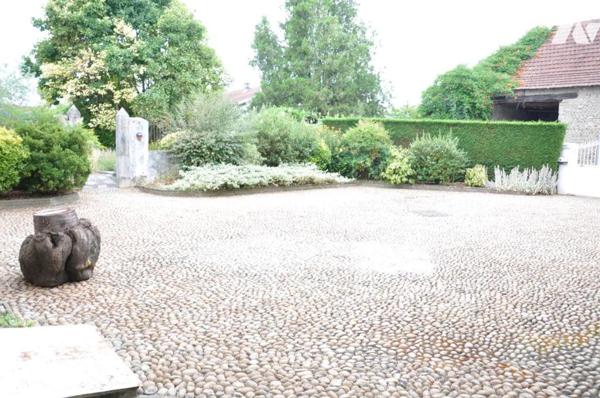 AUREILHAN ANCIEN CORPS DE FERME  AVEC DEPENDANCES  Terrain de 1300 m2