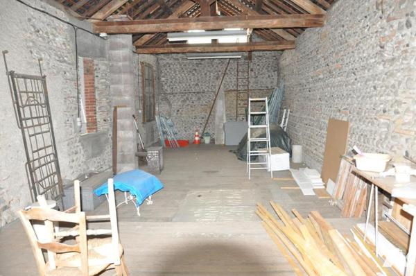 AUREILHAN ANCIEN CORPS DE FERME  AVEC DEPENDANCES  Terrain de 1300 m2