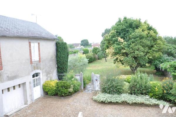AUREILHAN ANCIEN CORPS DE FERME  AVEC DEPENDANCES  Terrain de 1300 m2