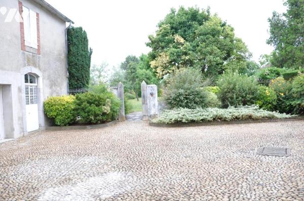 AUREILHAN ANCIEN CORPS DE FERME  AVEC DEPENDANCES  Terrain de 1300 m2