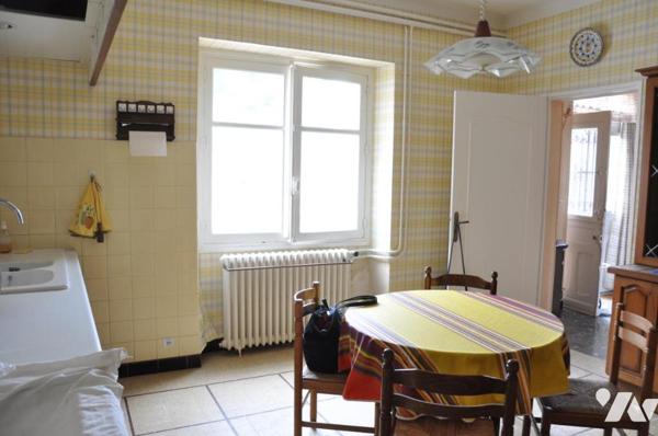 AUREILHAN ANCIEN CORPS DE FERME  AVEC DEPENDANCES  Terrain de 1300 m2